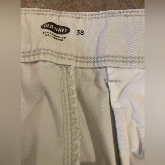 Men’s old Navy size 38 khaki shorts. - Picture 3 of 3